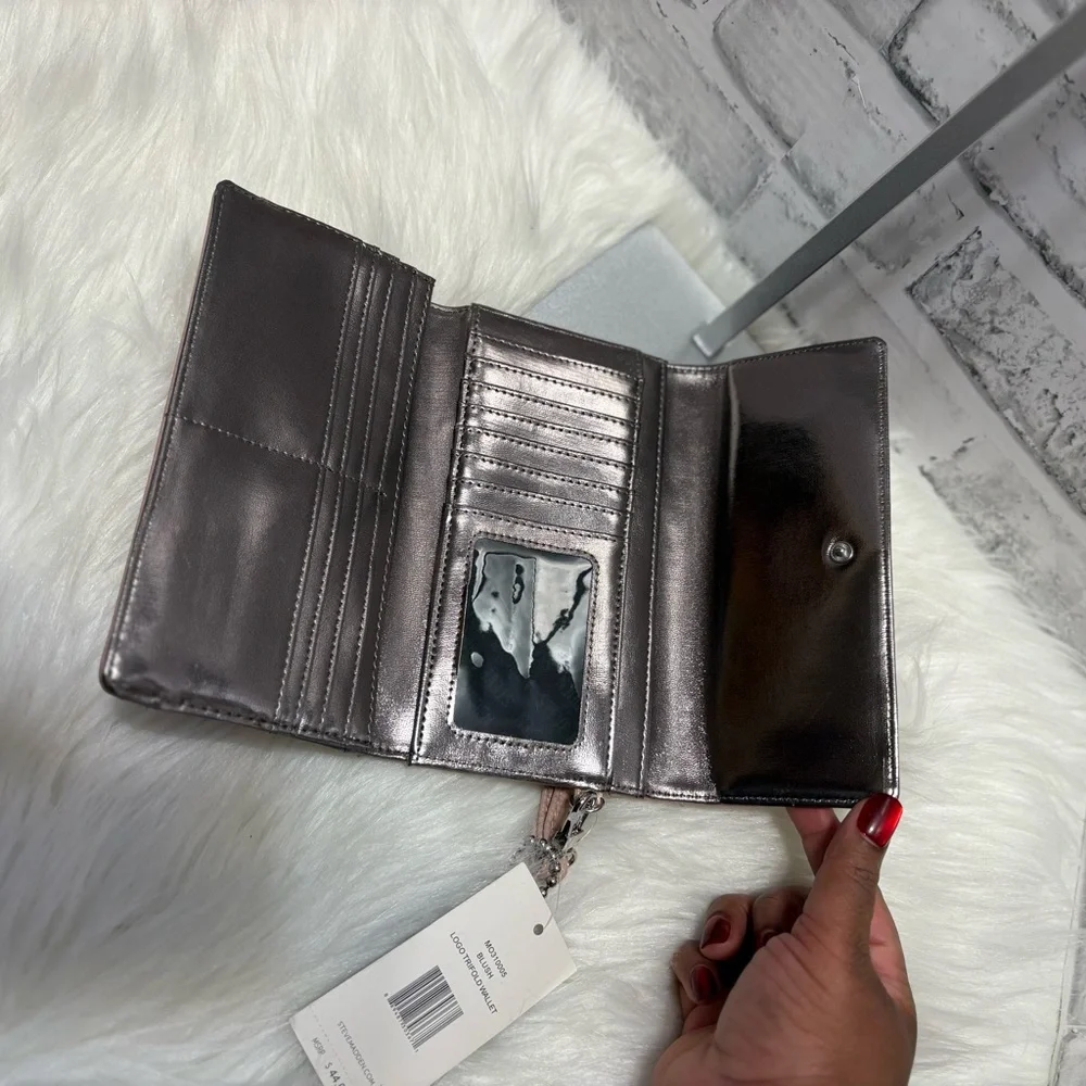 Steve Madden Blush Wristlet Clutch - Picture 4 of 4